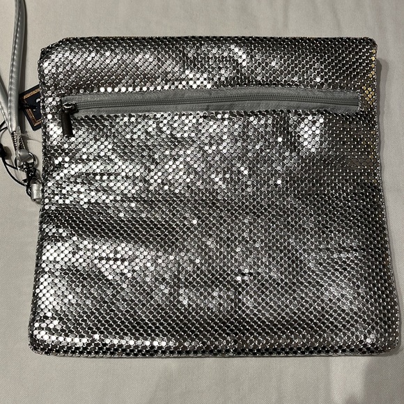 LA REGALE Silver soft mesh clutch wallet - Picture 2 of 4